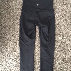 Lululemon size 4 high waisted cropped pants